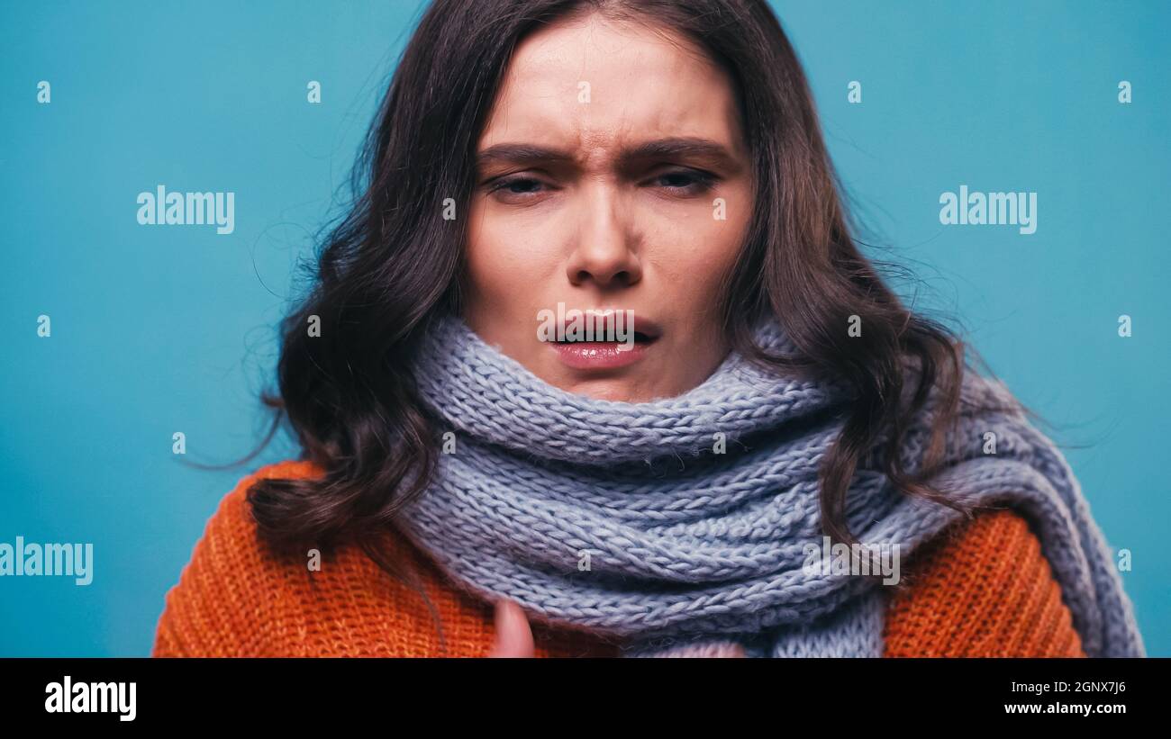 Woman sore throat scarf hires stock photography and images Alamy
