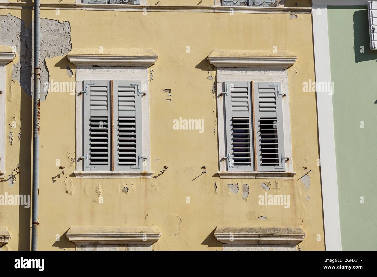 Brick facade of an abandoned old building with windows Stock Photo - Alamy