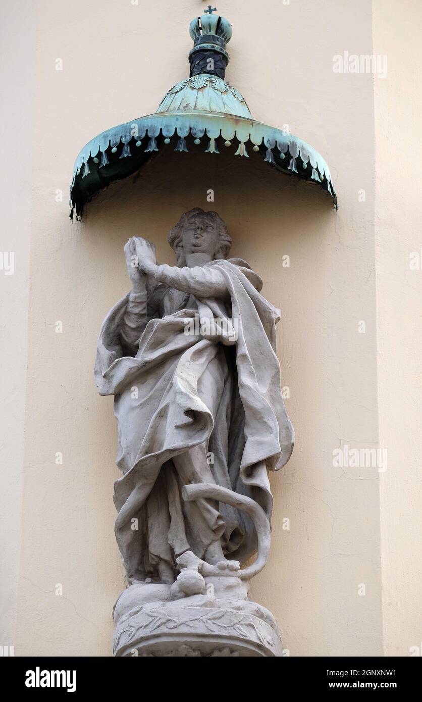 Virgin Mary, statue on the house facade in Graz, Styria, Austria Stock ...