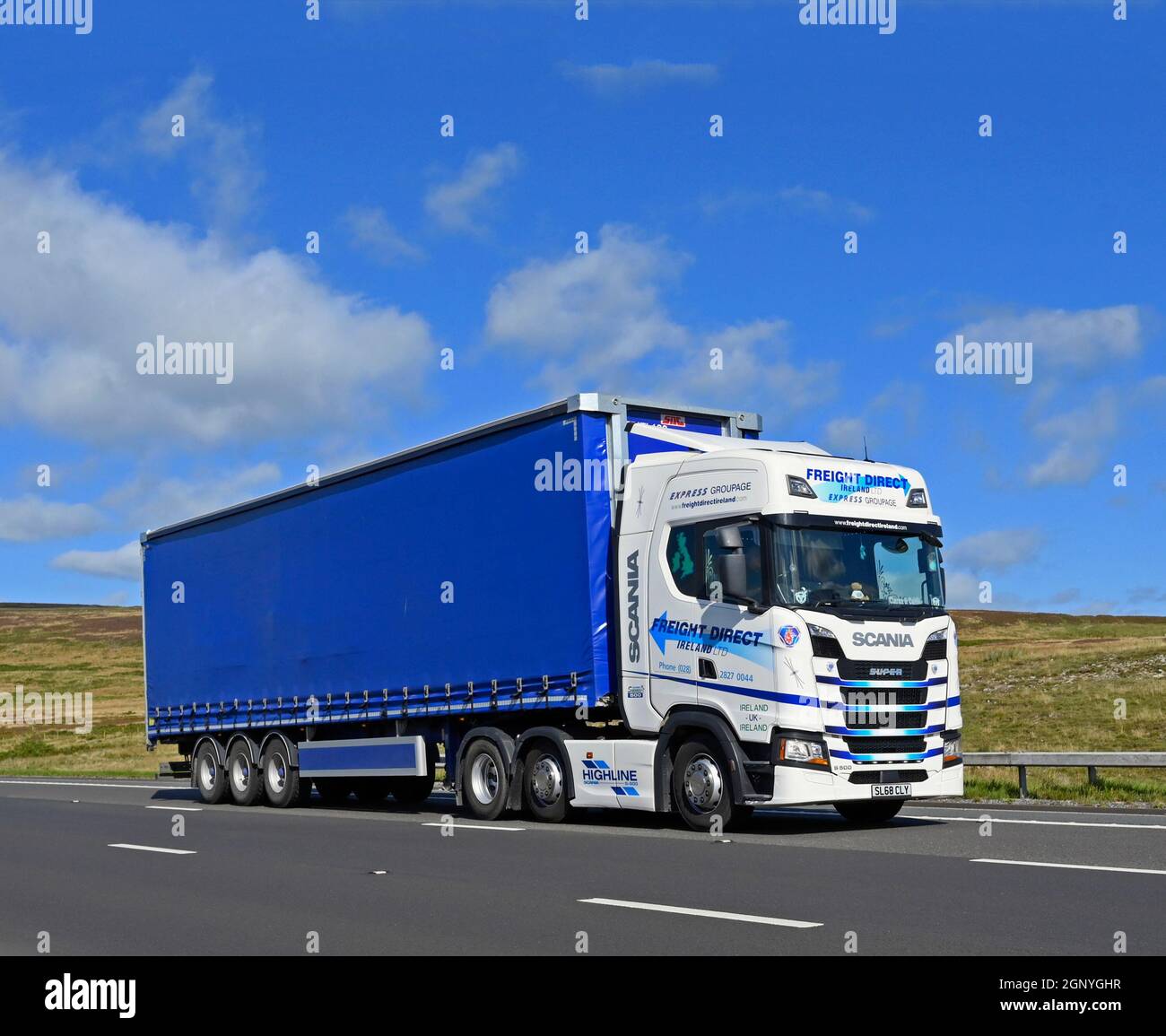 HGV. Freight Direct Ireland Limited. Express Groupage.  M6 Motorway, Southbound. Shap, Cumbria, England, United Kingdom, Europe. Stock Photo