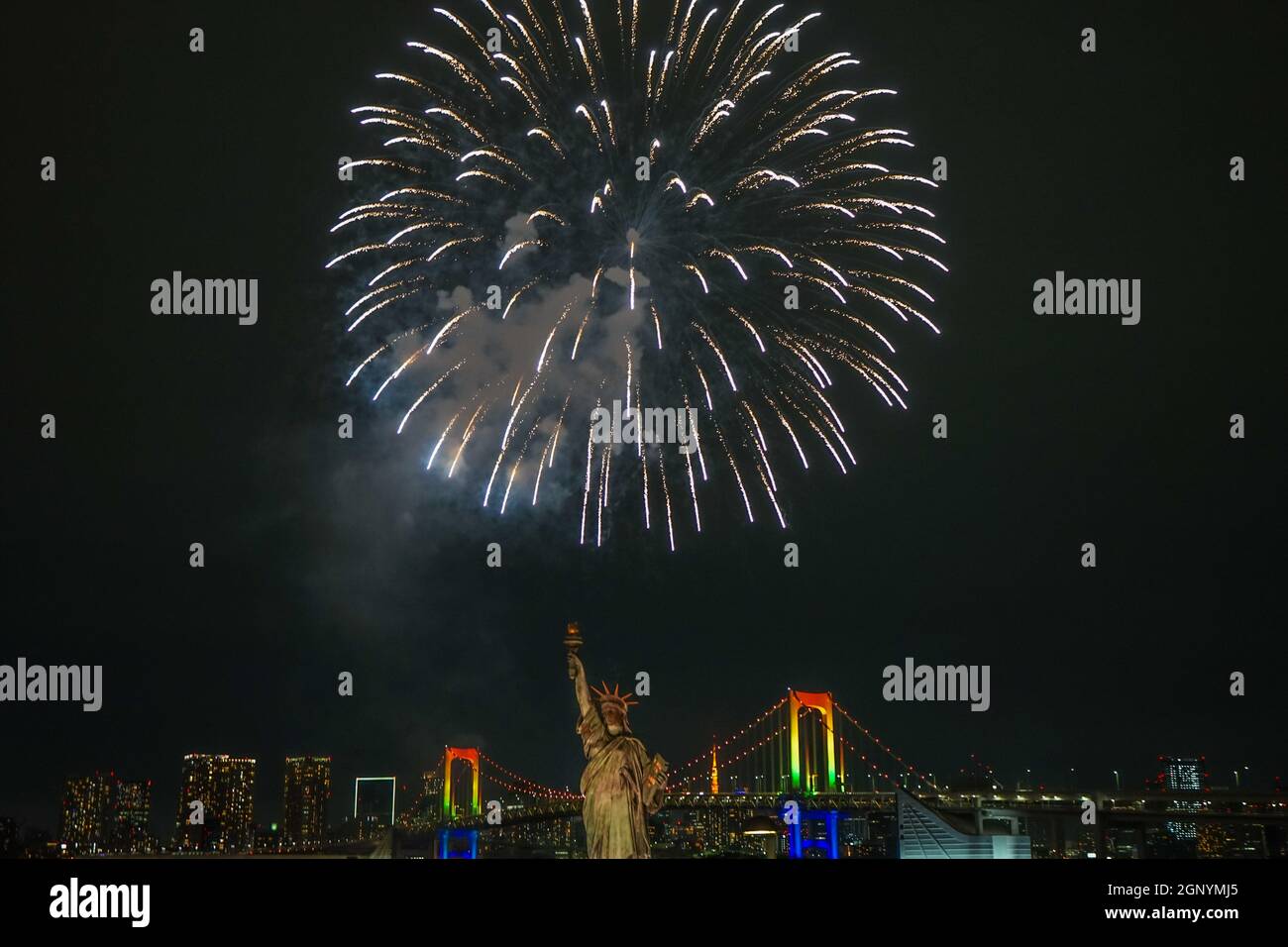 Tokyo Night View And Fireworks Odaiba Rainbow Fireworks 19 Shooting Location Tokyo Metropolitan Area Stock Photo Alamy Tokyo Night View And Fireworks Odaiba Rainbow Fireworks 19 Shooting Location Tokyo Metropolitan Area Stock Photo Alamy