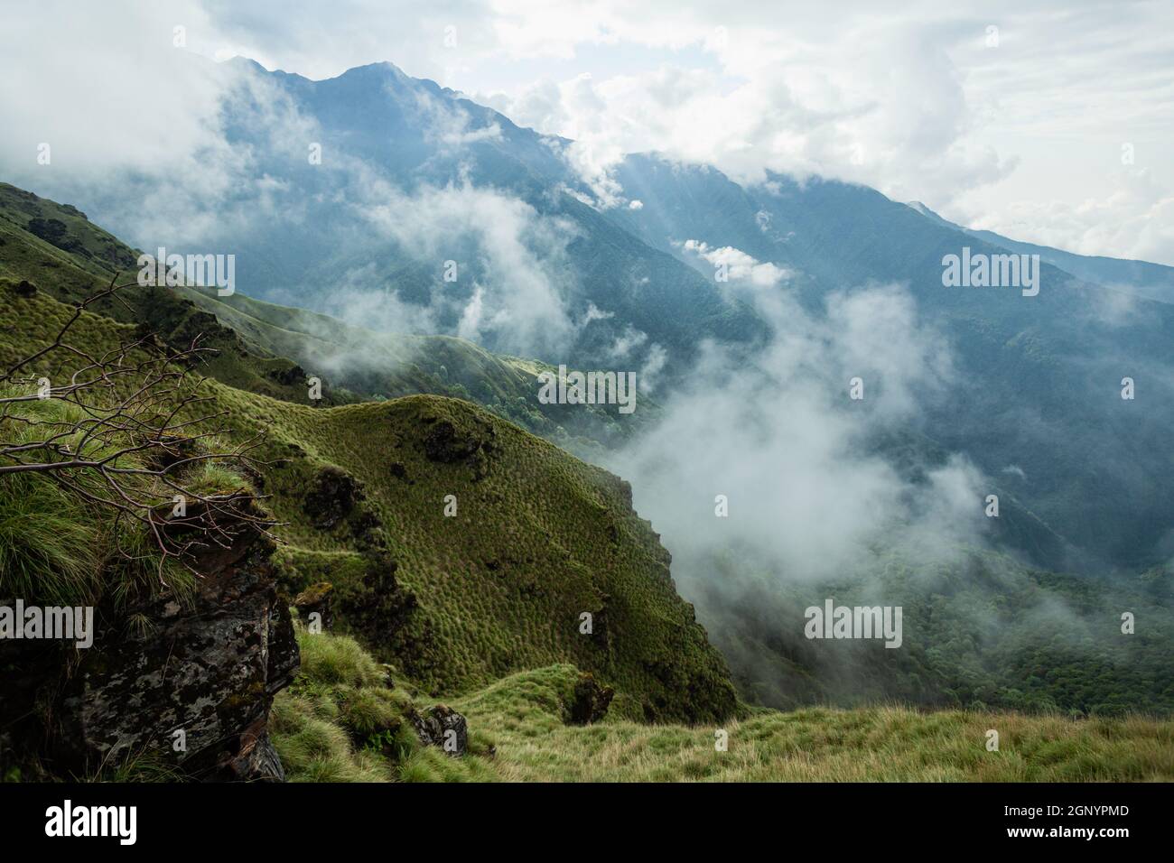 Mountains shrouded in clouds hi-res stock photography and images - Alamy