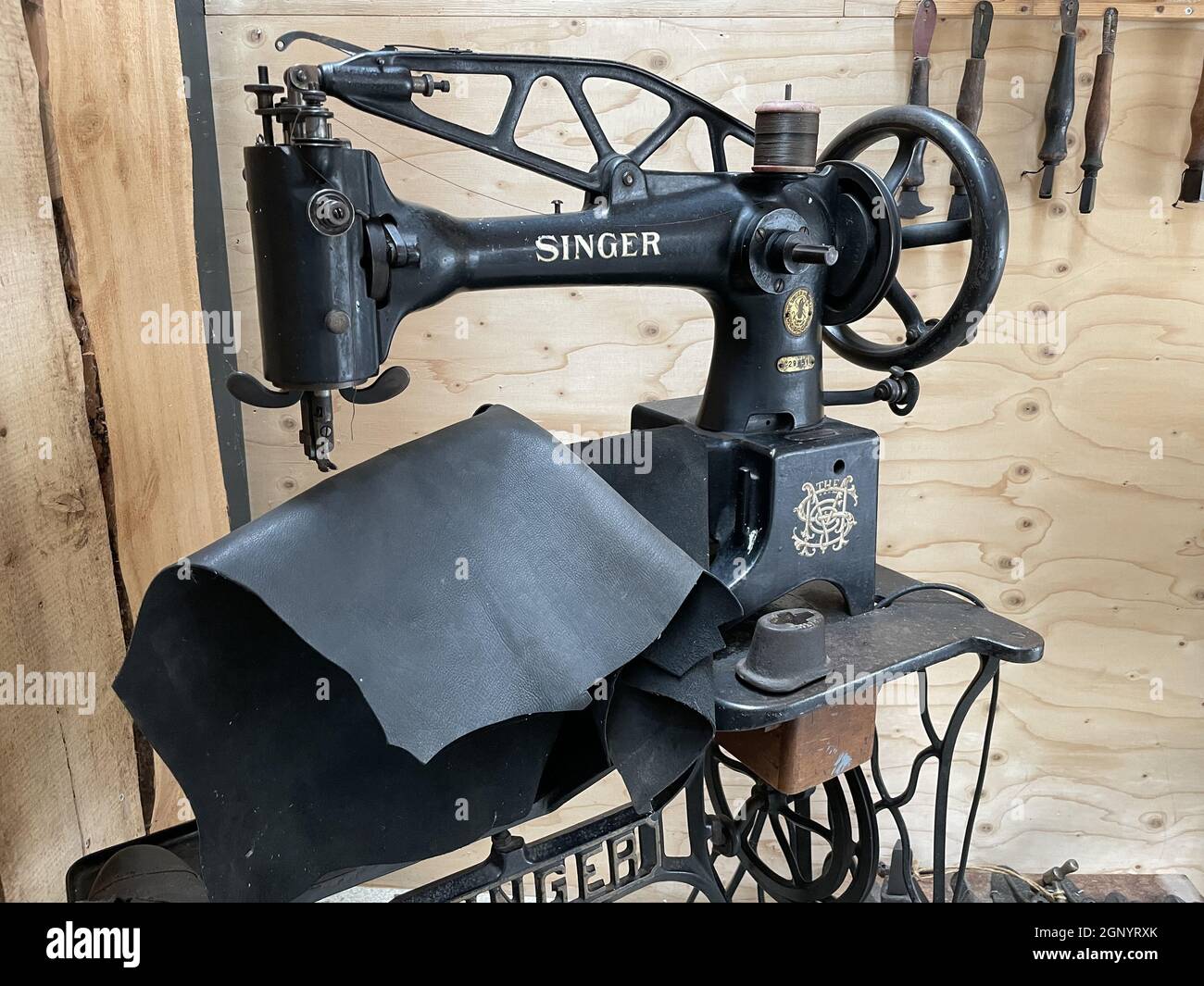 ACHTERHOEK, NETHERLANDS - Aug 28, 2021: An old black antique Singer sewing machine on stand Stock Photo