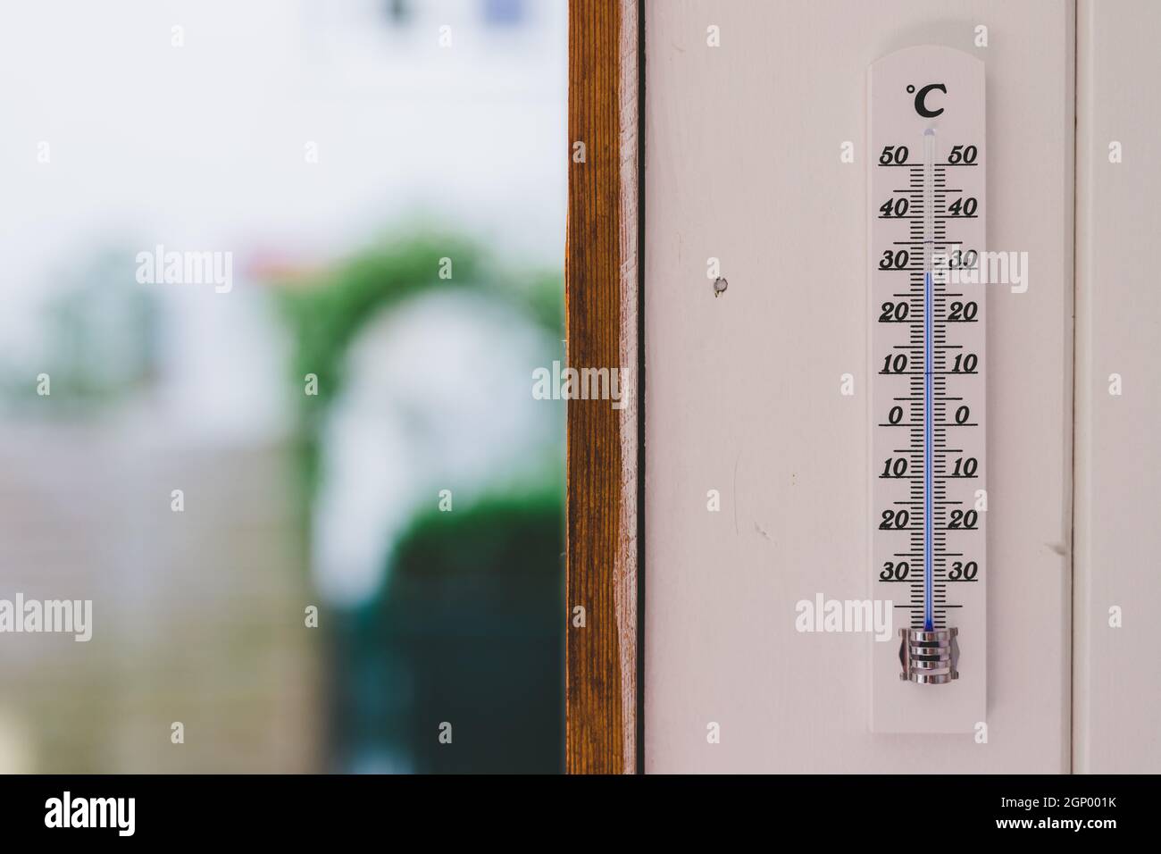 Outside garden thermometer hi-res stock photography and images - Alamy