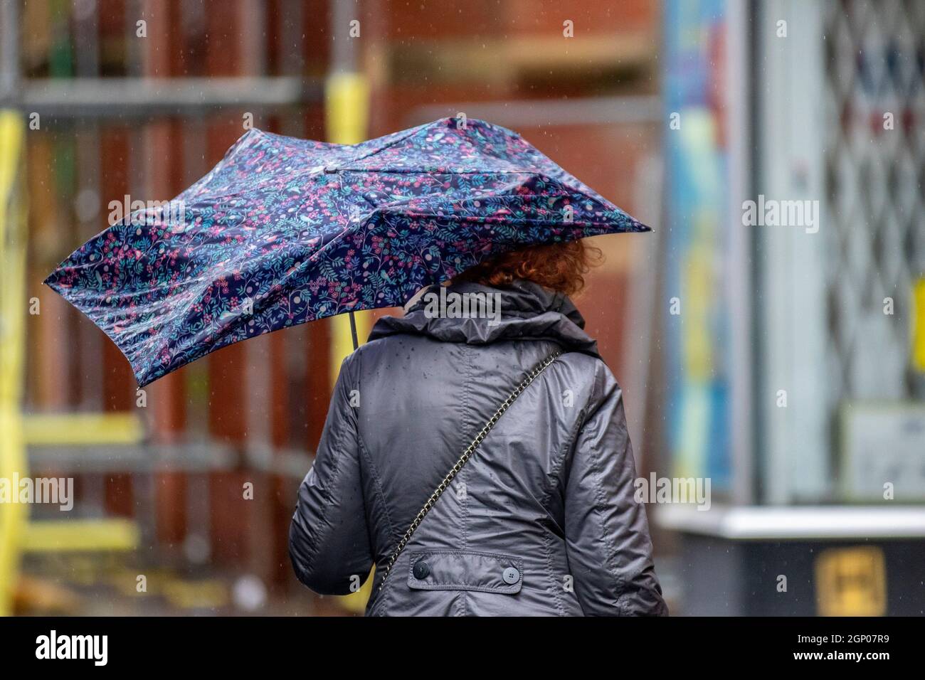 Southport, Merseyside, UK Weather; 28 Sept 2021.  Shops, shoppers shopping on a wet windy, blustry day in the north-west town centre.  Credit: MediaWorldImages/AlamyLiveNews Stock Photo