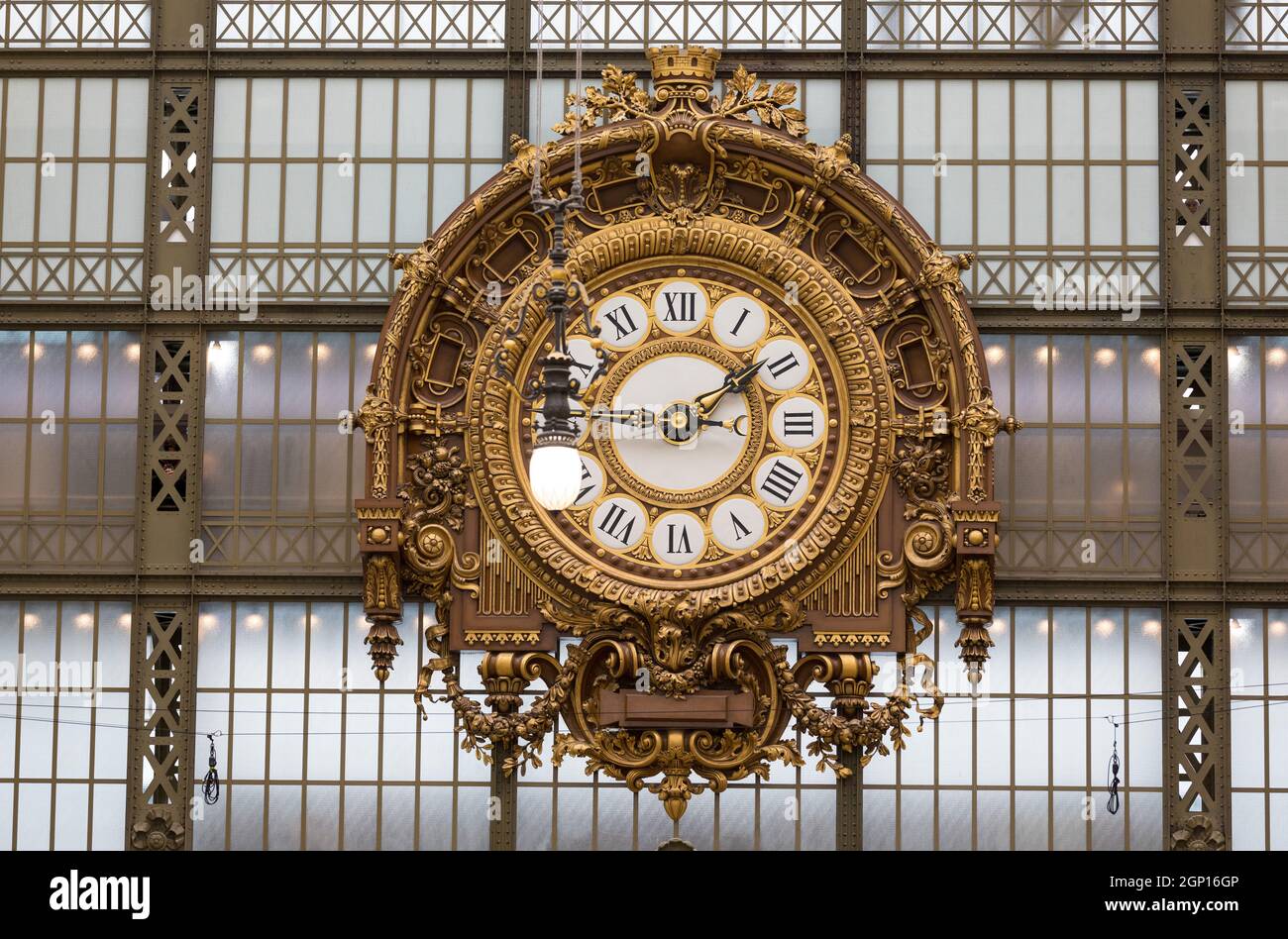 Giant ancient clock hi-res stock photography and images - Alamy
