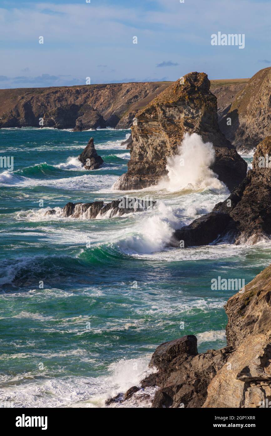 Huge waves at Bedruthan Steps Cornwall Stock Photo