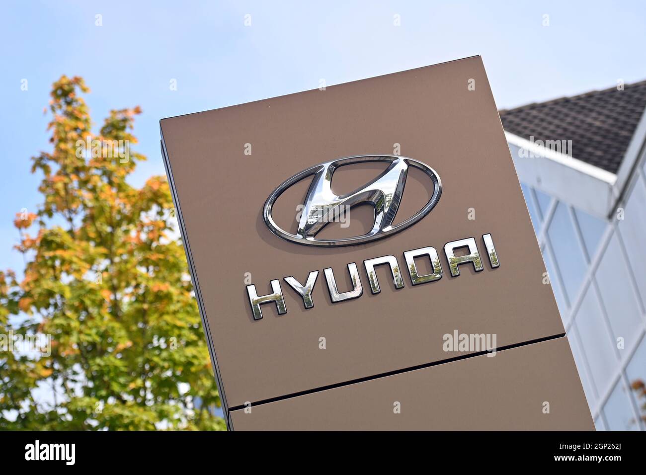 Munich, Deutschland. 28th Sep, 2021. Hyundai logo, korean auto company, business, auto industry, automaker, car brand Credit: dpa/Alamy Live News Stock Photo