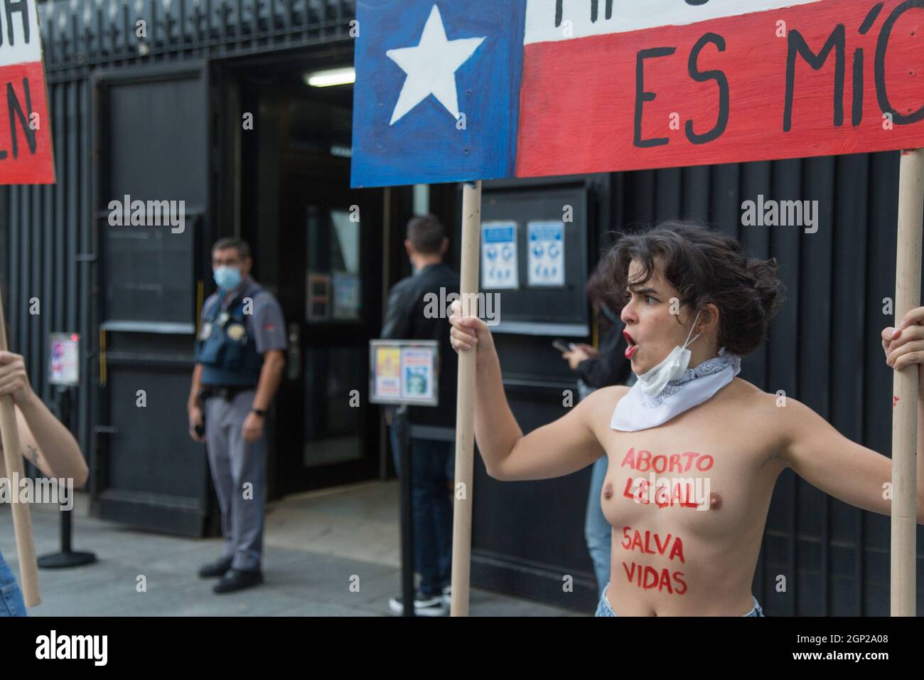 Madrid, Spain. 28th Sep, 2021. FEMEN activists protest in front of the US Embassy in Madrid for the right to abortion in the city of Texas, USA. (Photo by Fer Capdepon Arroyo/Pacific Press/Sipa USA) Credit: Sipa USA/Alamy Live News Stock Photo