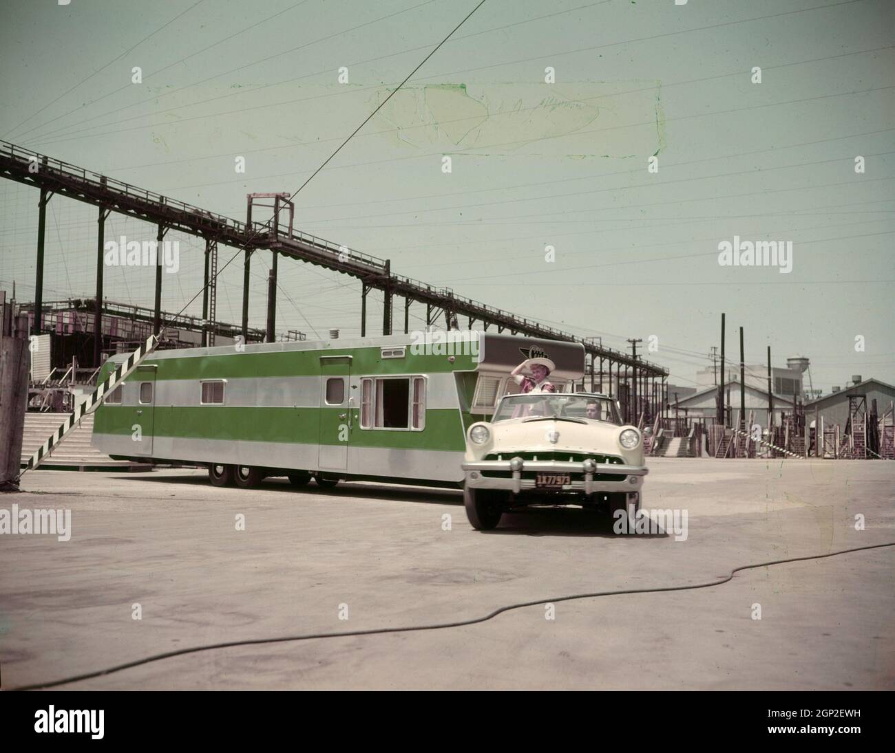 THE LONG, LONG TRAILER, from left, Lucille Ball, Desi Arnaz, 1954 Stock  Photo - Alamy