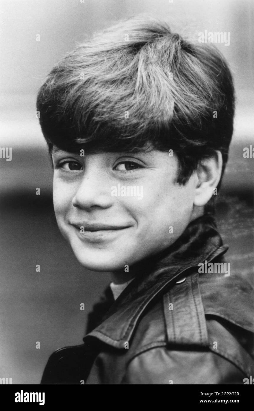 THE GOONIES, Sean Astin, 1985. ph © Warner Bros. / courtesy Everett Collection Stock Photo Alamy