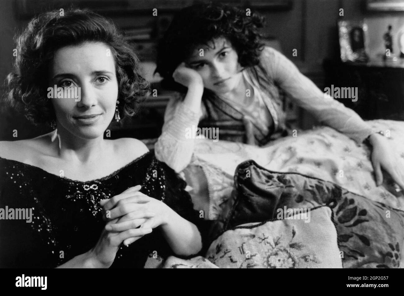 HOWARDS END From Left Emma Thompson Helena Bonham Carter 1992 Ph howards-end-from-left-emma-thompson-helena-bonham-carter-1992-ph