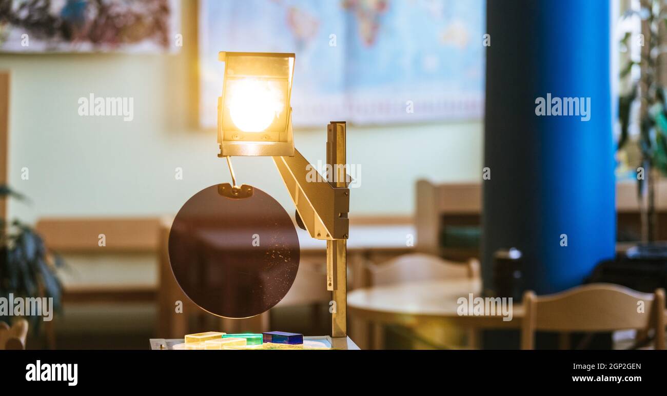 Vintage overhead projector in elementary school Stock Photo Alamy