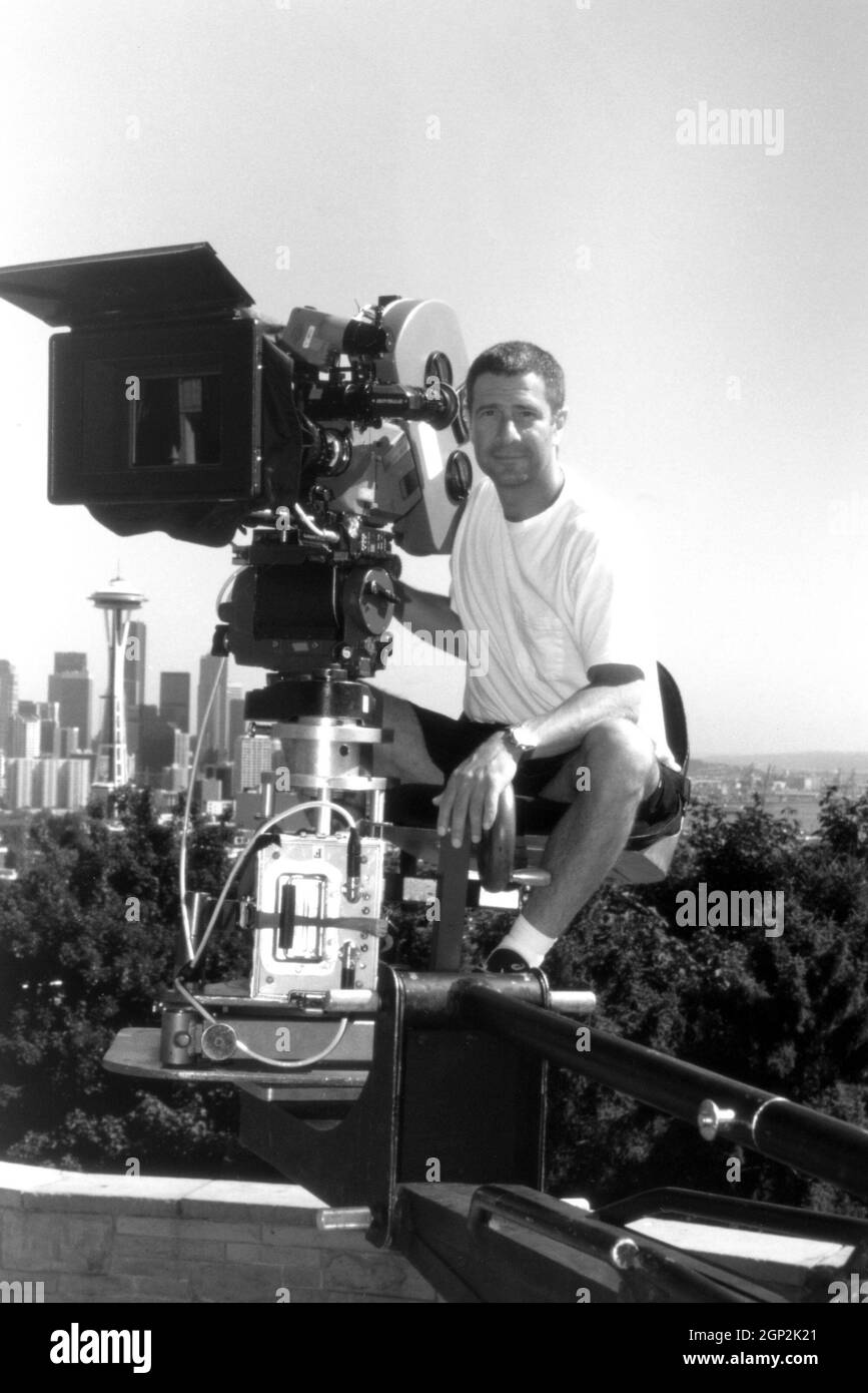 10 THINGS I HATE ABOUT YOU, director Gil Junger, on set, 1999. ph: Richard Cartwright / © Buena Vista Pictures / Courtesy Everett Collection Stock Photo