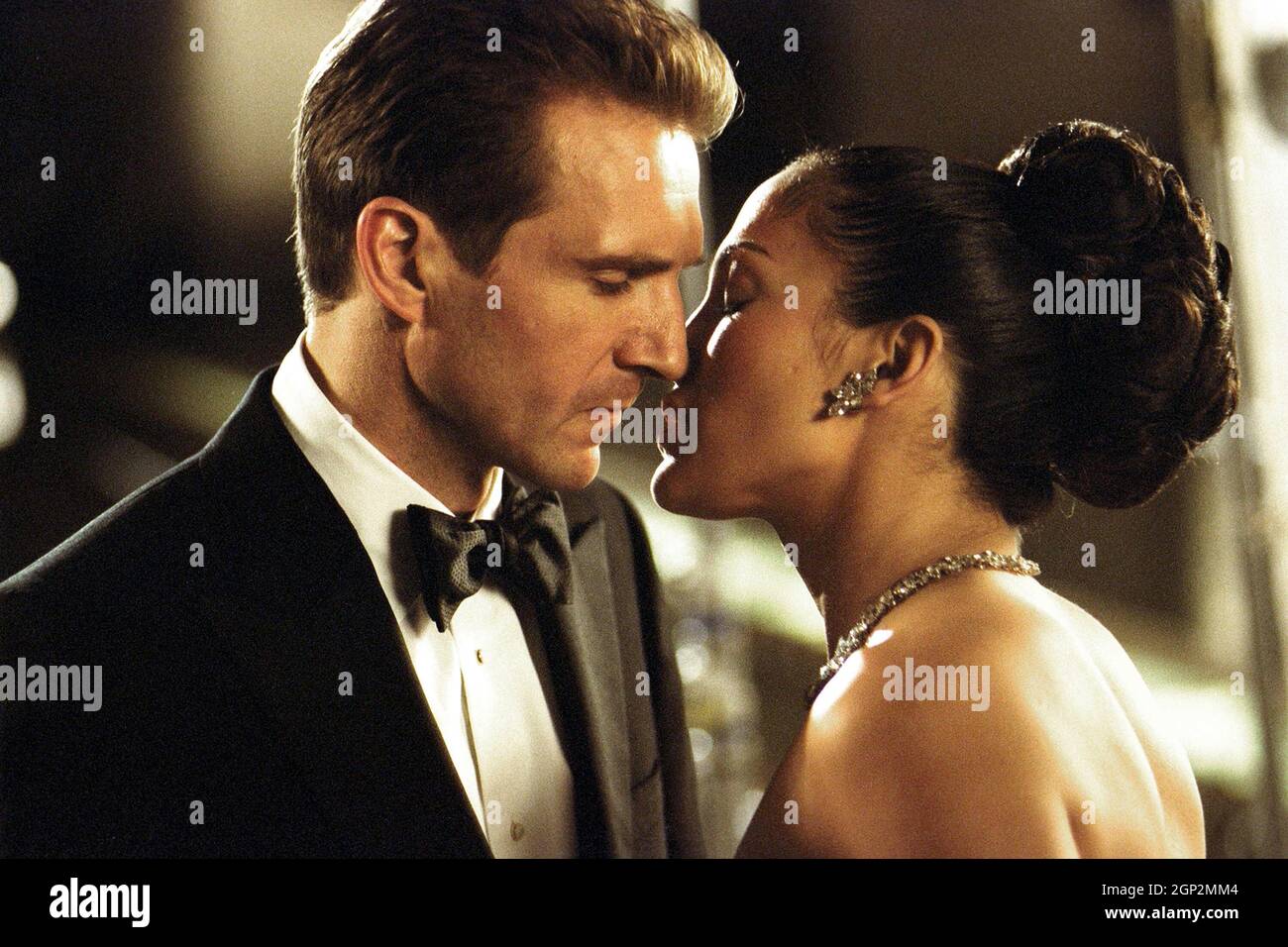 MAID IN MANHATTAN From Left Jennifer Lopez Ralph Fiennes 2002 maid-in-manhattan-from-left-jennifer-lopez-ralph-fiennes-2002