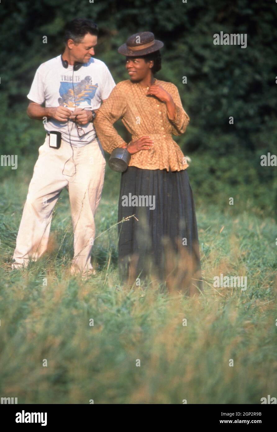BELOVED, from left director Jonathan Demme, Oprah Winfrey, on set