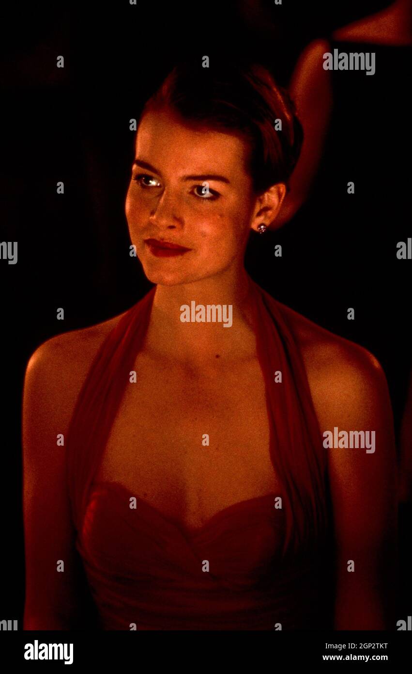 CIRCLE OF FRIENDS Saffron Burrows, 1995. ph David Appleby / © Savoy