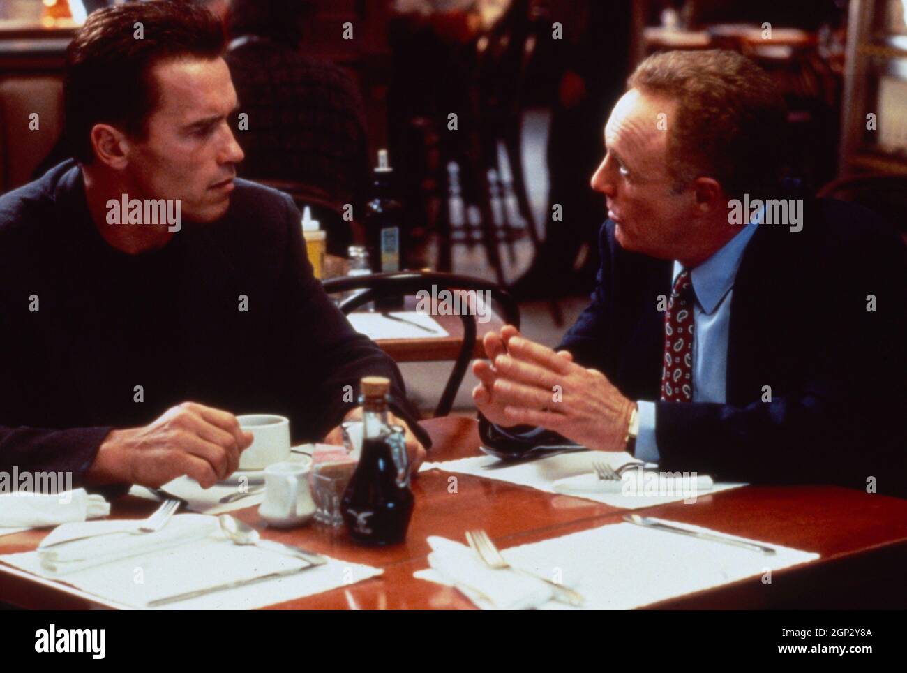ERASER, from left Arnold Schwarzenegger, James Caan, 1996. © Warner Bros. / courtesy Everett