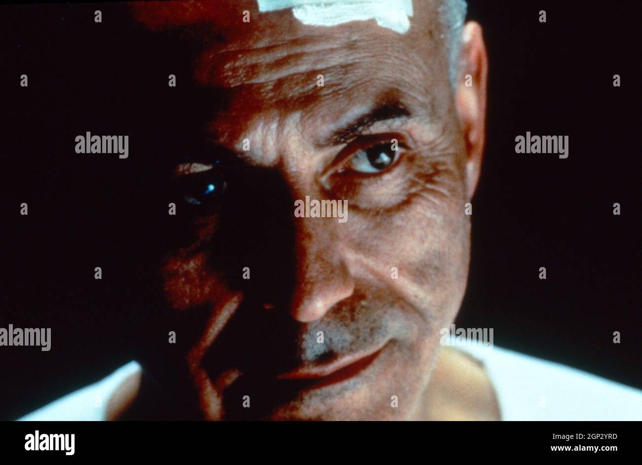FOUR DAYS IN SEPTEMBER, Alan Arkin, 1997. © Miramax / courtesy Everett ...