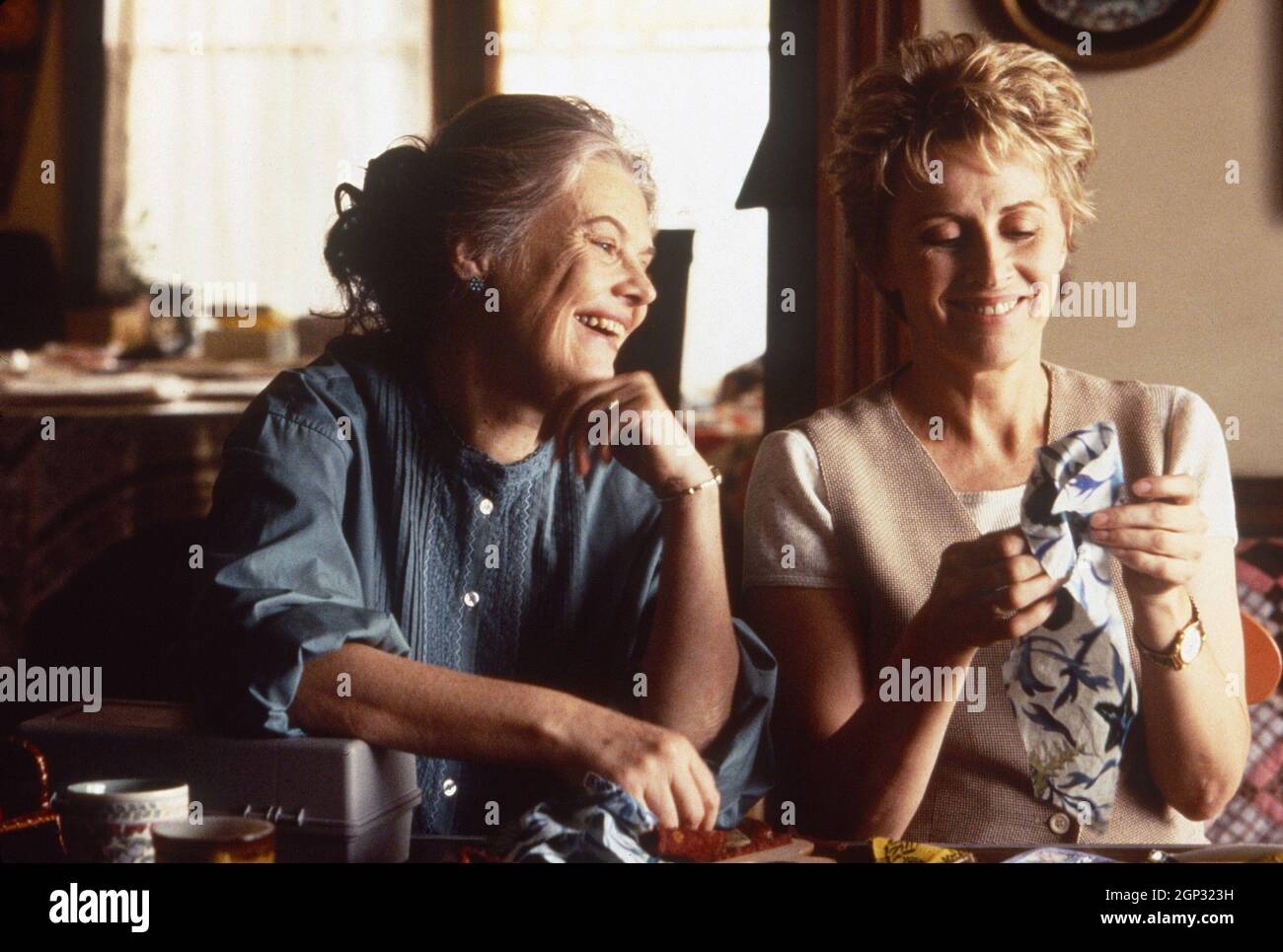 HOW TO MAKE AN AMERICAN QUILT, Lois Smith, Kate Nelligan, 1995. ph