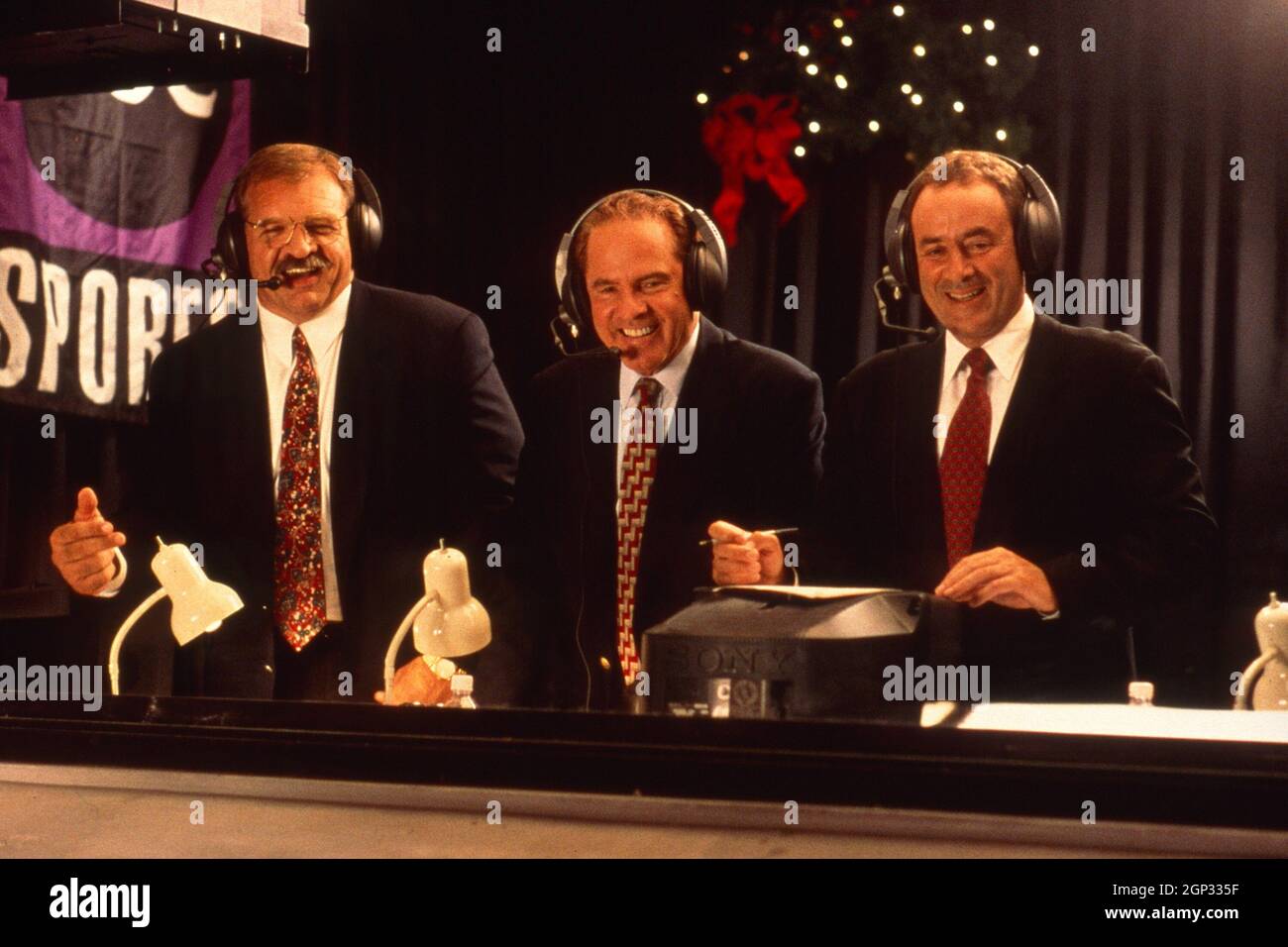 JERRY MAGUIRE, from left: Dan Dierdorf, Frank Gifford, Al Michaels, 1996. ©  TriStar Pictures / courtesy Everett Collection Stock Photo - Alamy