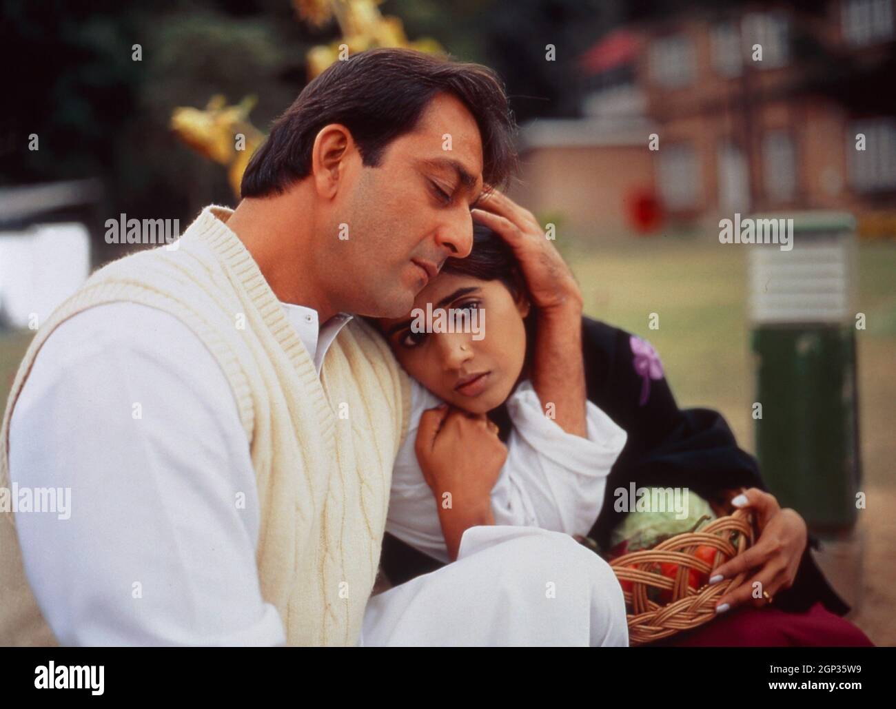 MISSION KASHMIR, from left: Puru Rajkumar, Sonali Kulkarni, 2000 ...