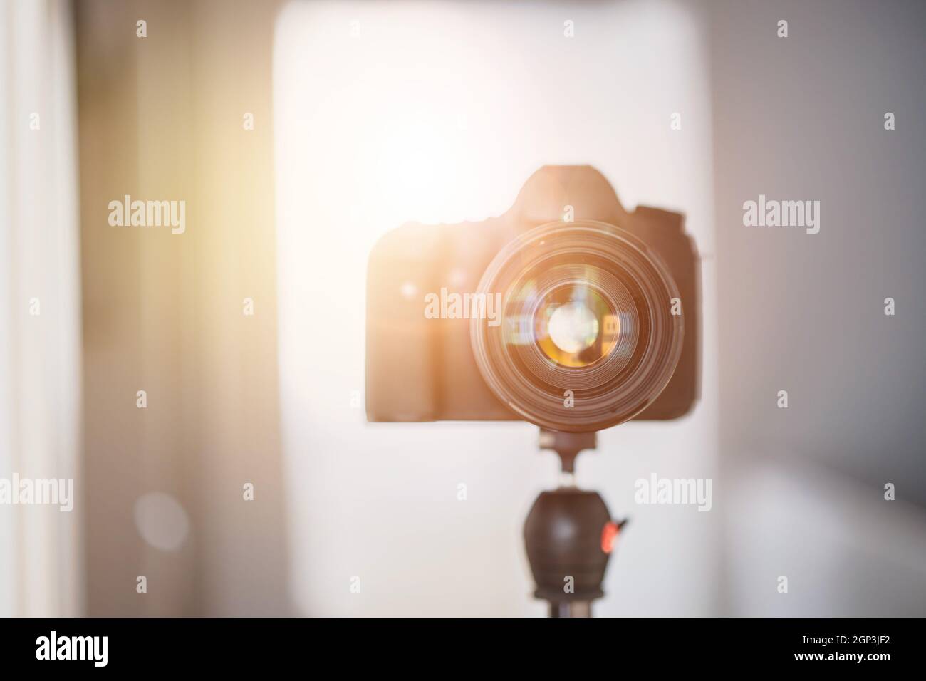 Close up of professional photo camera on a tripod, lens Stock Photo - Alamy