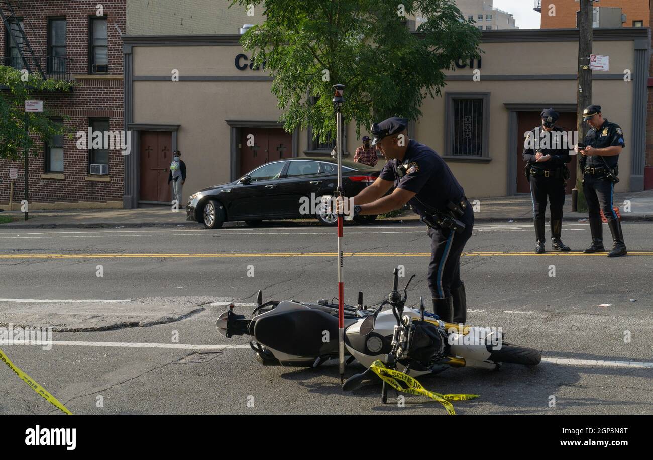 Bronx, United States. 28th Sep, 2021. Police investigate the scene of a