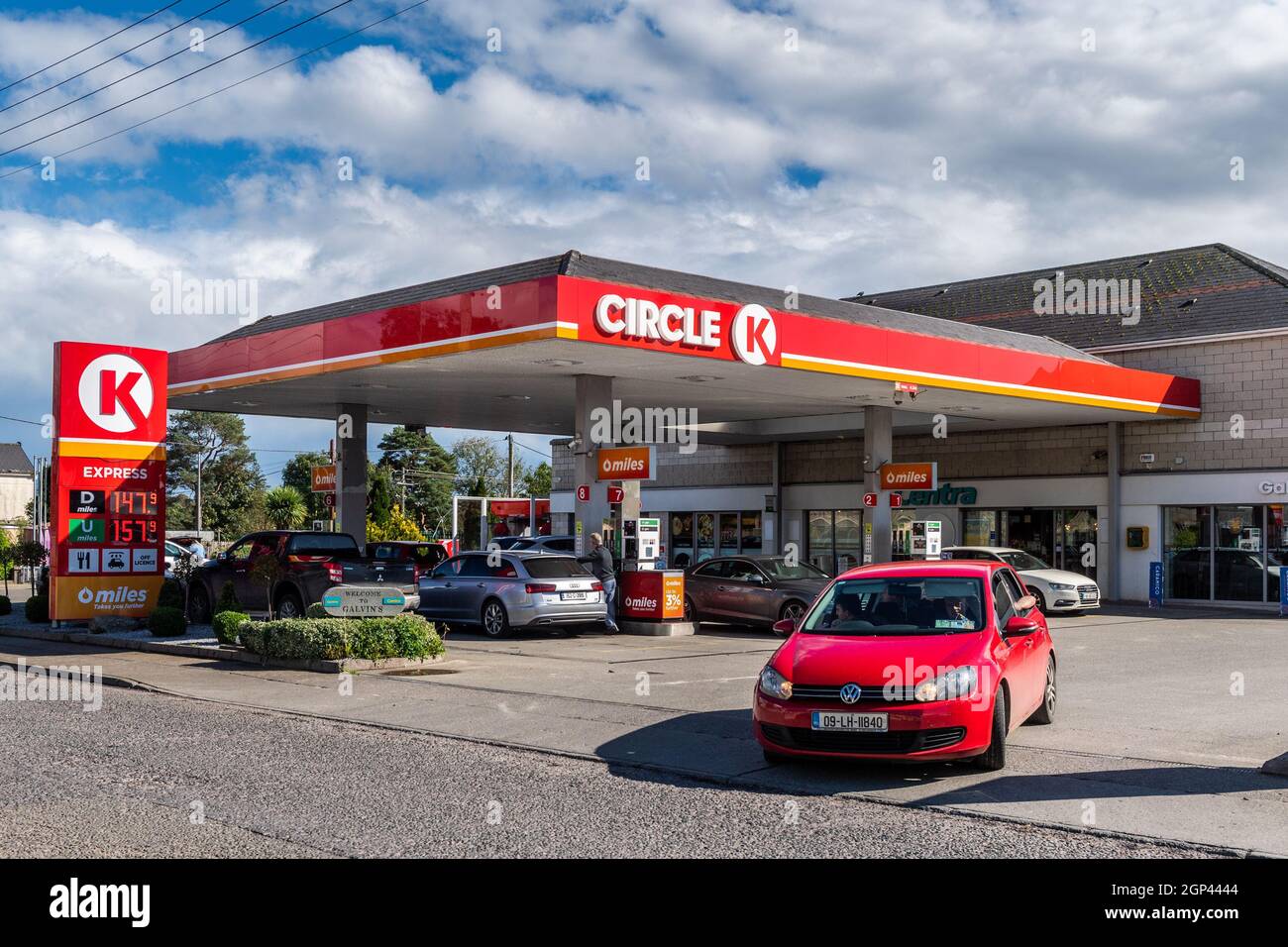 Dunmanway, West Cork, Ireland. 28th Sep, 2021. Despite huge petrol and diesel shortages in the UK, there is plenty of fuel available in Ireland. This petrol station in Dunmanway had plenty of fuel this afternoon. Credit: AG News/Alamy Live News Stock Photo