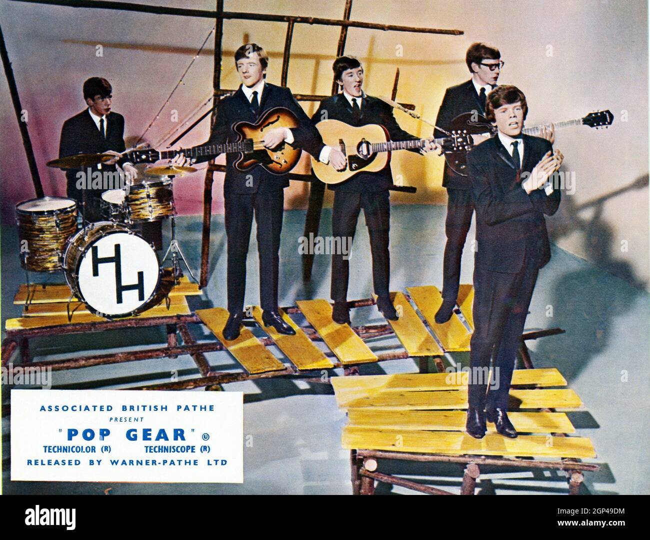 POP GEAR, (aka GO GO MANIA), US lobbycard, Herman's Hermits (from left, Barry Whitwam, Karl Green, Keith Hopwood, Derek Leckenby, Peter Noone), 1964 Stock Photo