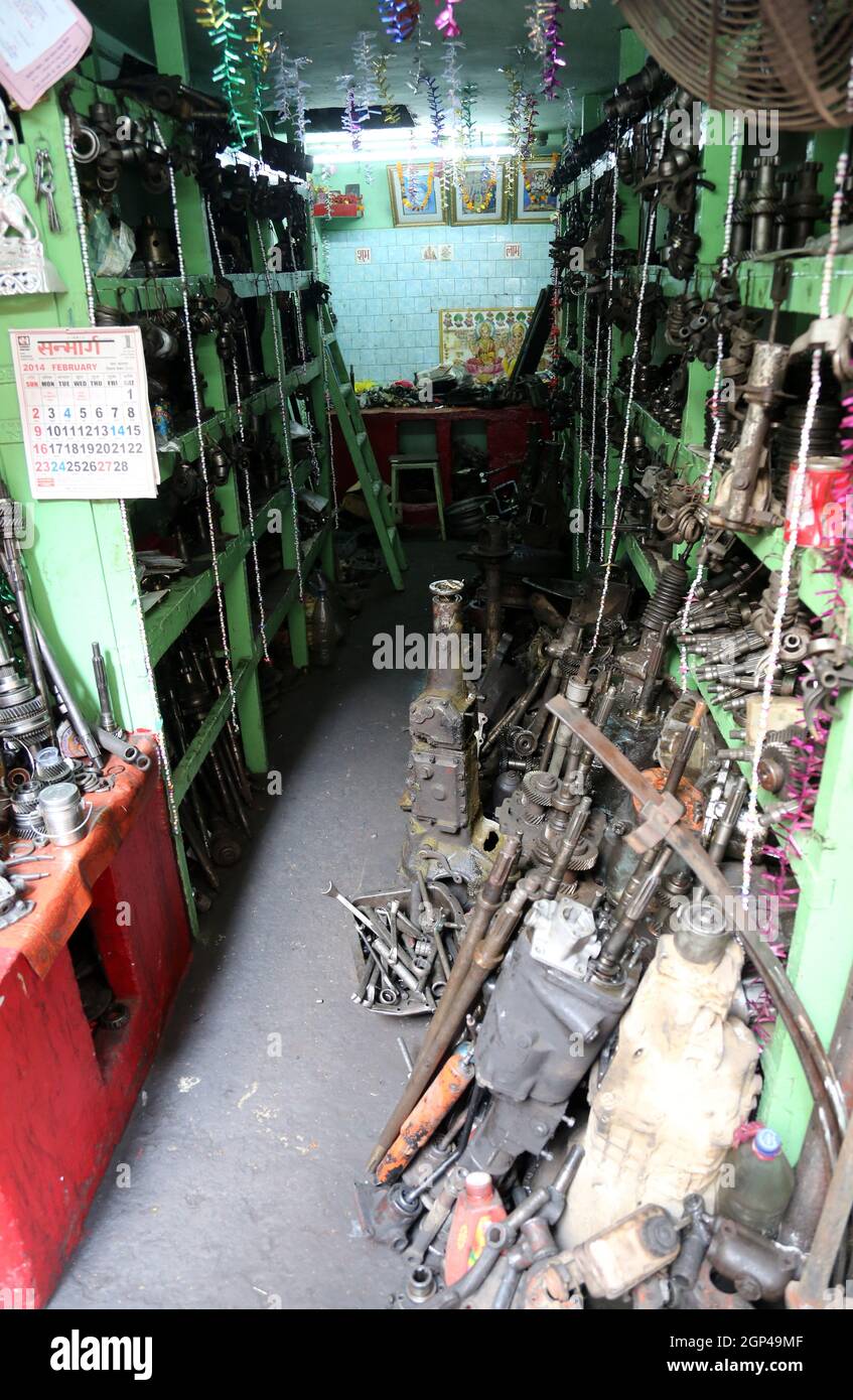Auto parts store on Malick bazar in Kolkata, India Stock Photo Alamy