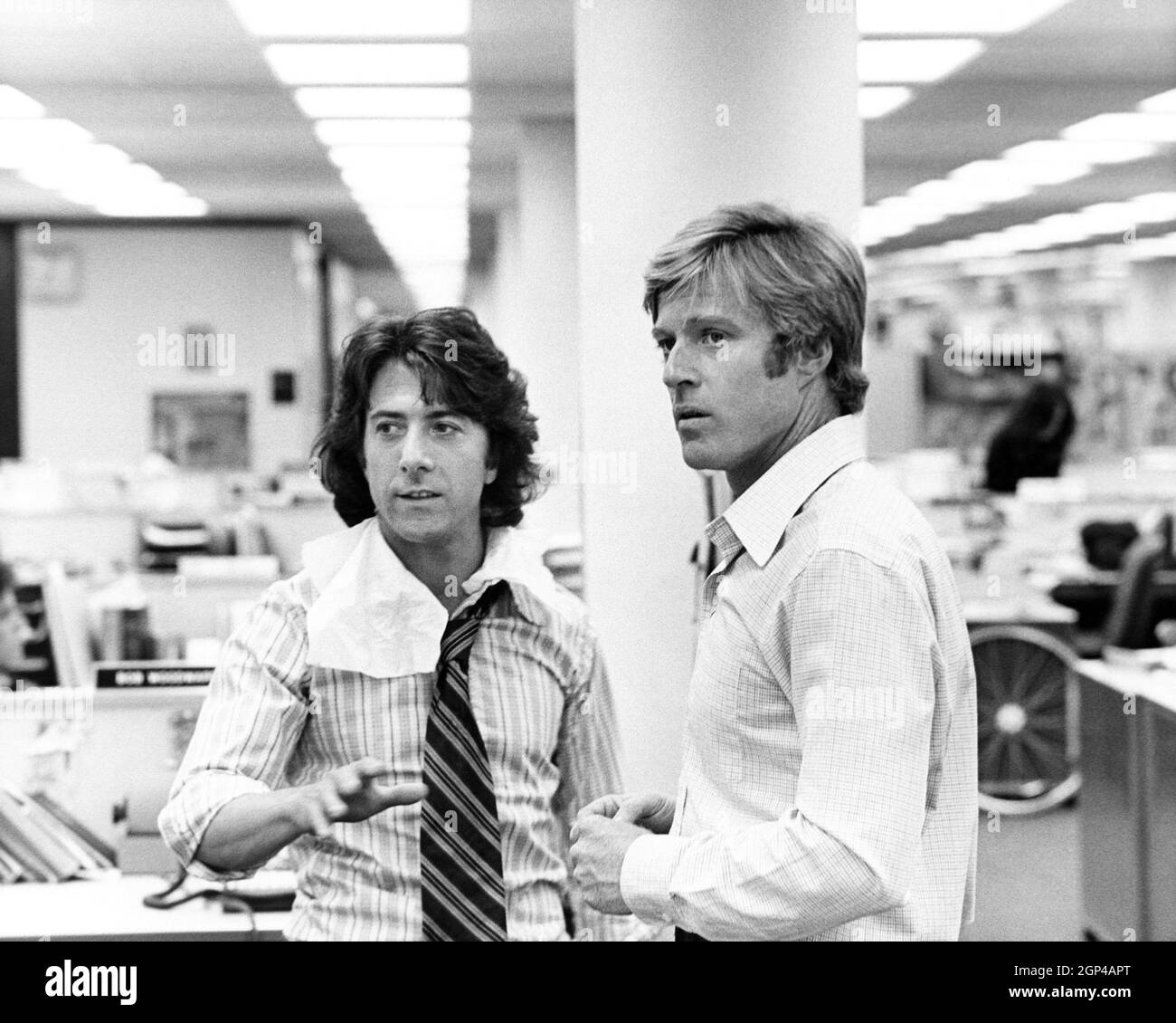 ALL THE PRESIDENT'S MEN, from left, Dustin Hoffman, Robert Redford, on