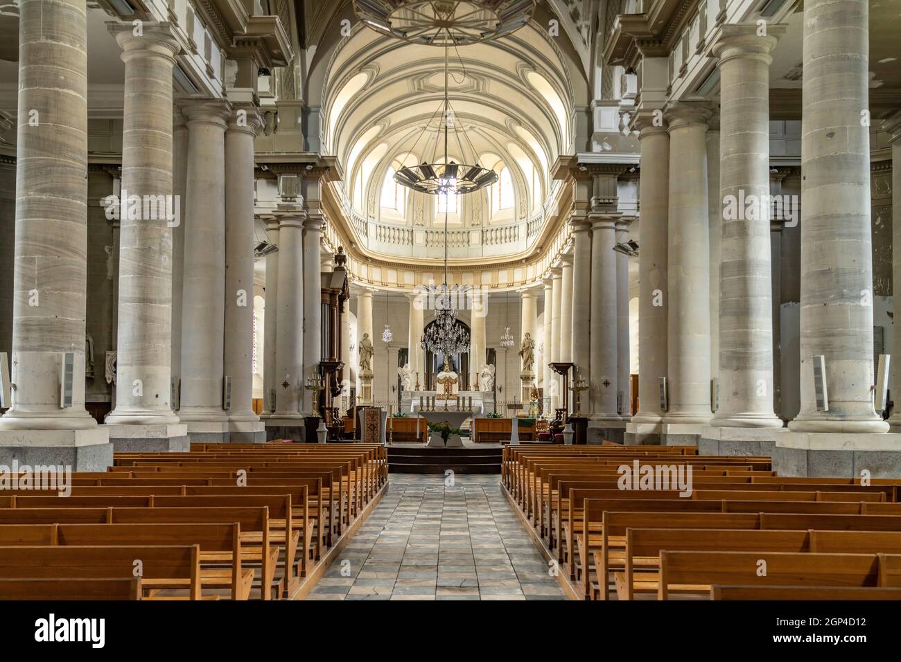 Innenraum der Saint-Gervais Basilika in Avranches, Normandie, Frankreich  | Saint-Gervais Basilica interior, Avranches, Normandy,  France Stock Photo