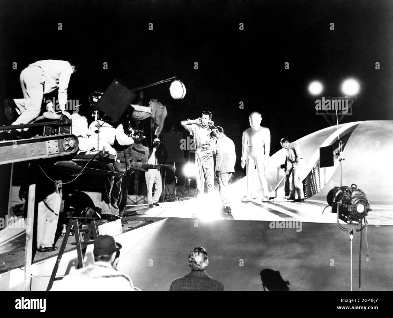 THE DAY THE EARTH STOOD STILL, Michael Rennie (center), Lock Martin (robot), onset, 1951. TM