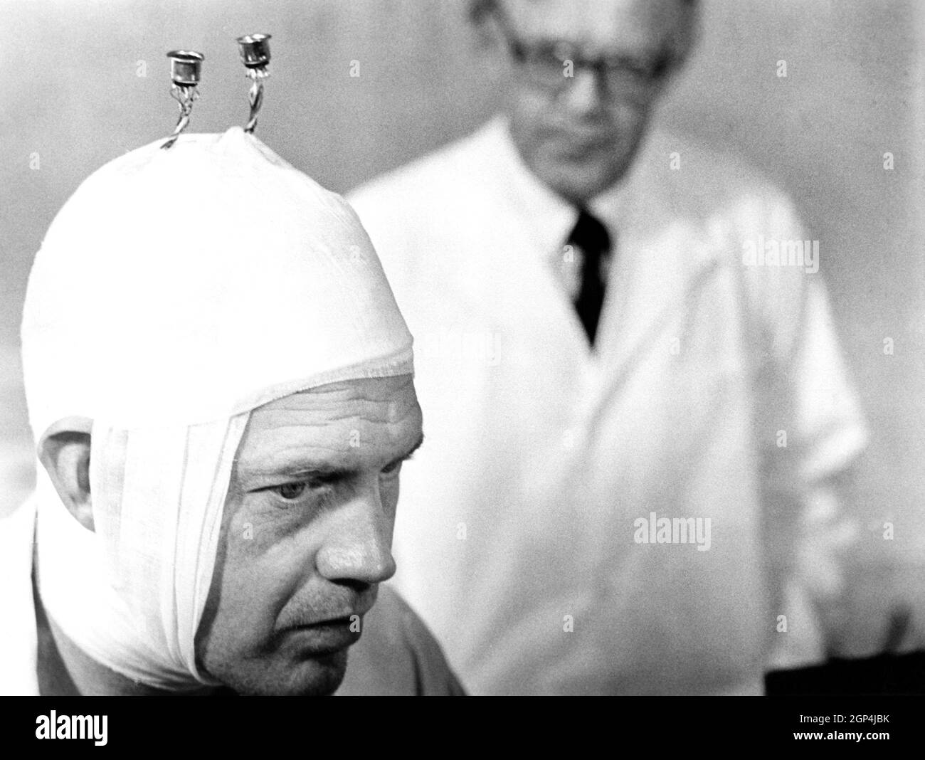 THE HAPPINESS CAGE, (aka THE MIND SNATCHERS), from left, Ronny Cox, Joss  Ackland, 1972 Stock Photo - Alamy