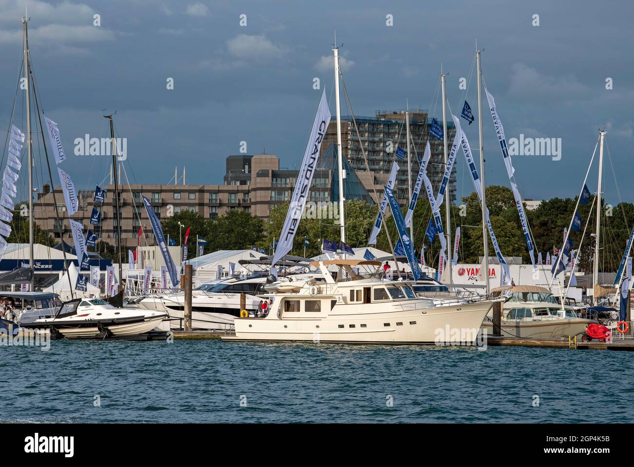 Southampton boat show exhibitors hires stock photography and images