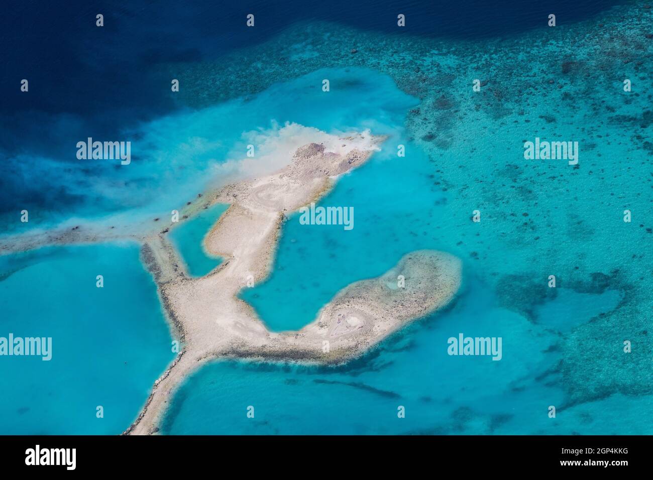 MALDIVES, ARI ATOLL. AERIAL VIEW OF A SANDY ISLAND Stock Photo - Alamy