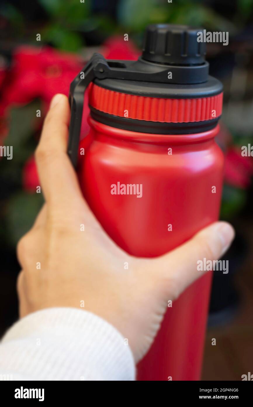 https://c8.alamy.com/comp/2GP4NG6/thermos-bottles-for-hot-and-cold-drink-stock-photo-2GP4NG6.jpg