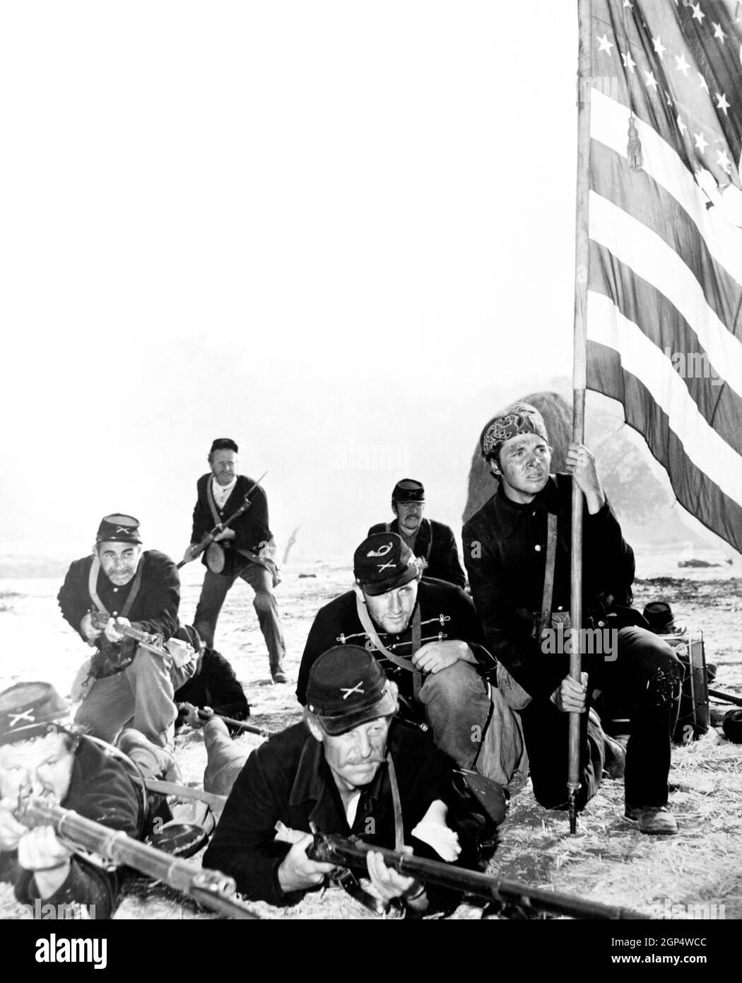 THE RED BADGE OF COURAGE, Audie Murphy (holding flag), 1951 Stock Photo