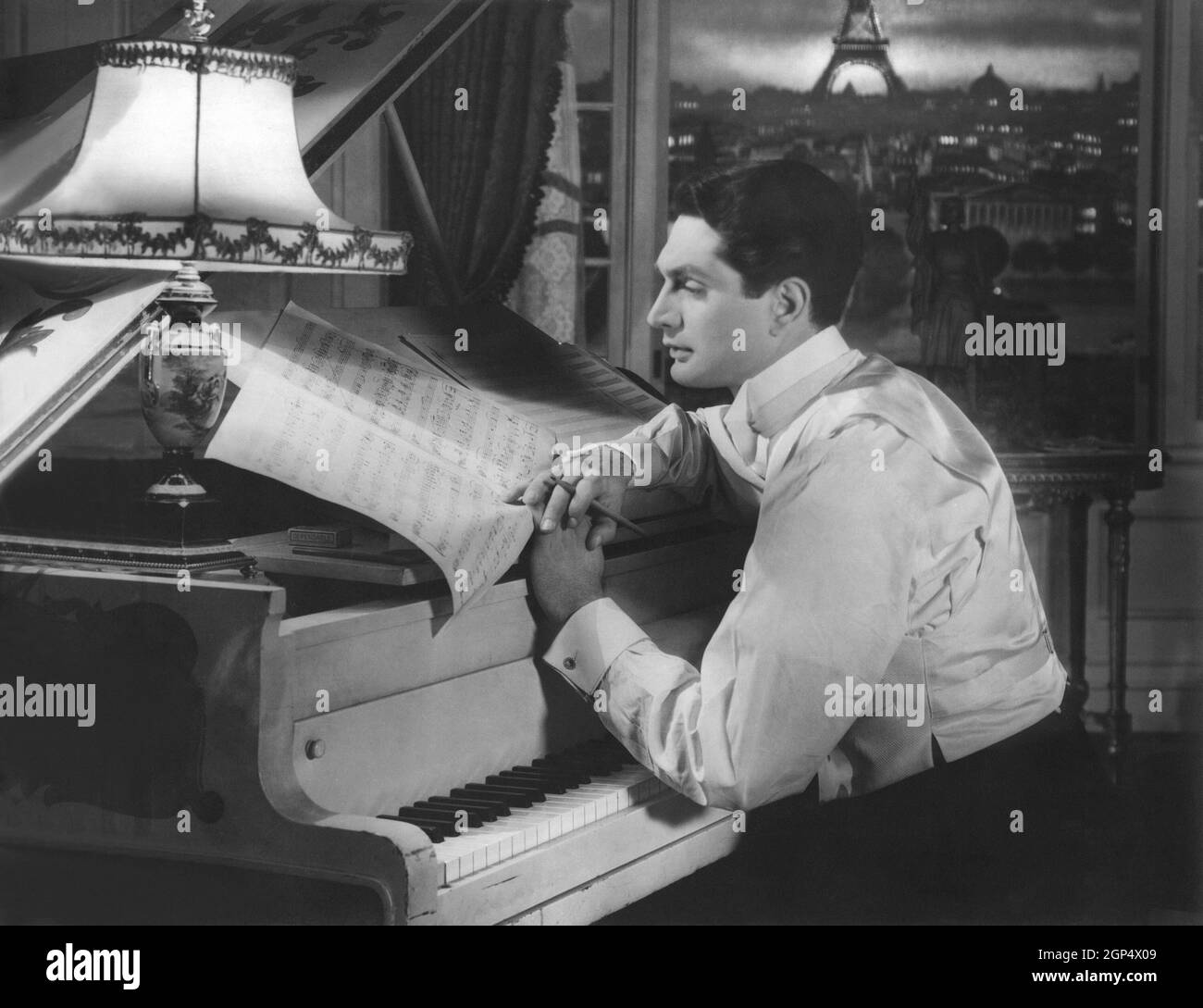 RHAPSODY IN BLUE Robert Alda As George Gershwin 1945 Stock Photo Alamy