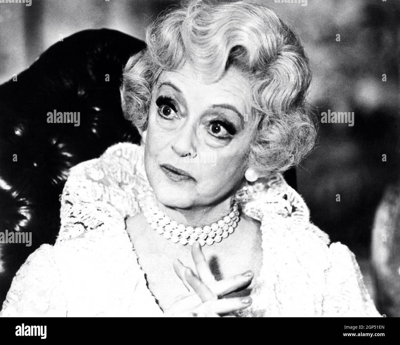 LO SCOPONE SCIENTIFICO, (aka THE SCOPONE GAME), Bette Davis, 1972 Stock Photo Alamy LO SCOPONE SCIENTIFICO, (aka THE SCOPONE GAME), Bette Davis, 1972 Stock Photo Alamy