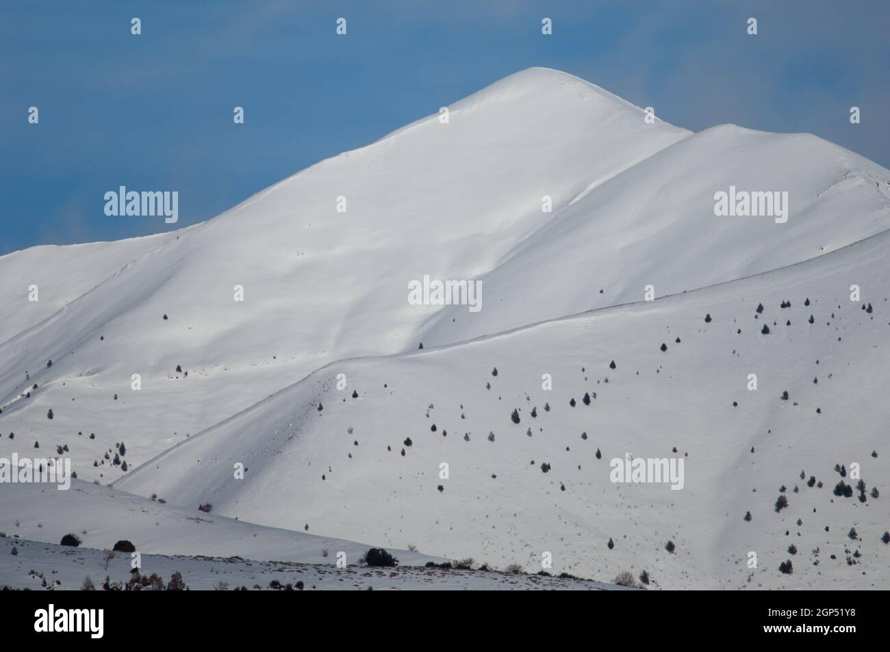 Snowy peak in the Pyrenees of Huesca. Tendenera Mountain Range. Vinamala National Reserve. Pyrenees. Huesca. Aragon. Spain. Stock Photo