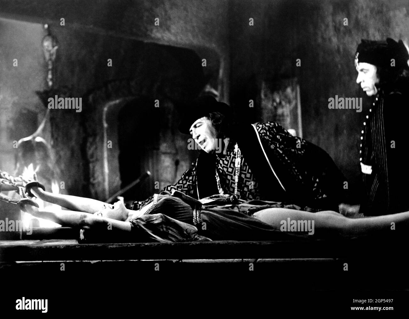 TOWER OF LONDON, from left, Sandra Knight, Vincent Price, Michael Pate ...