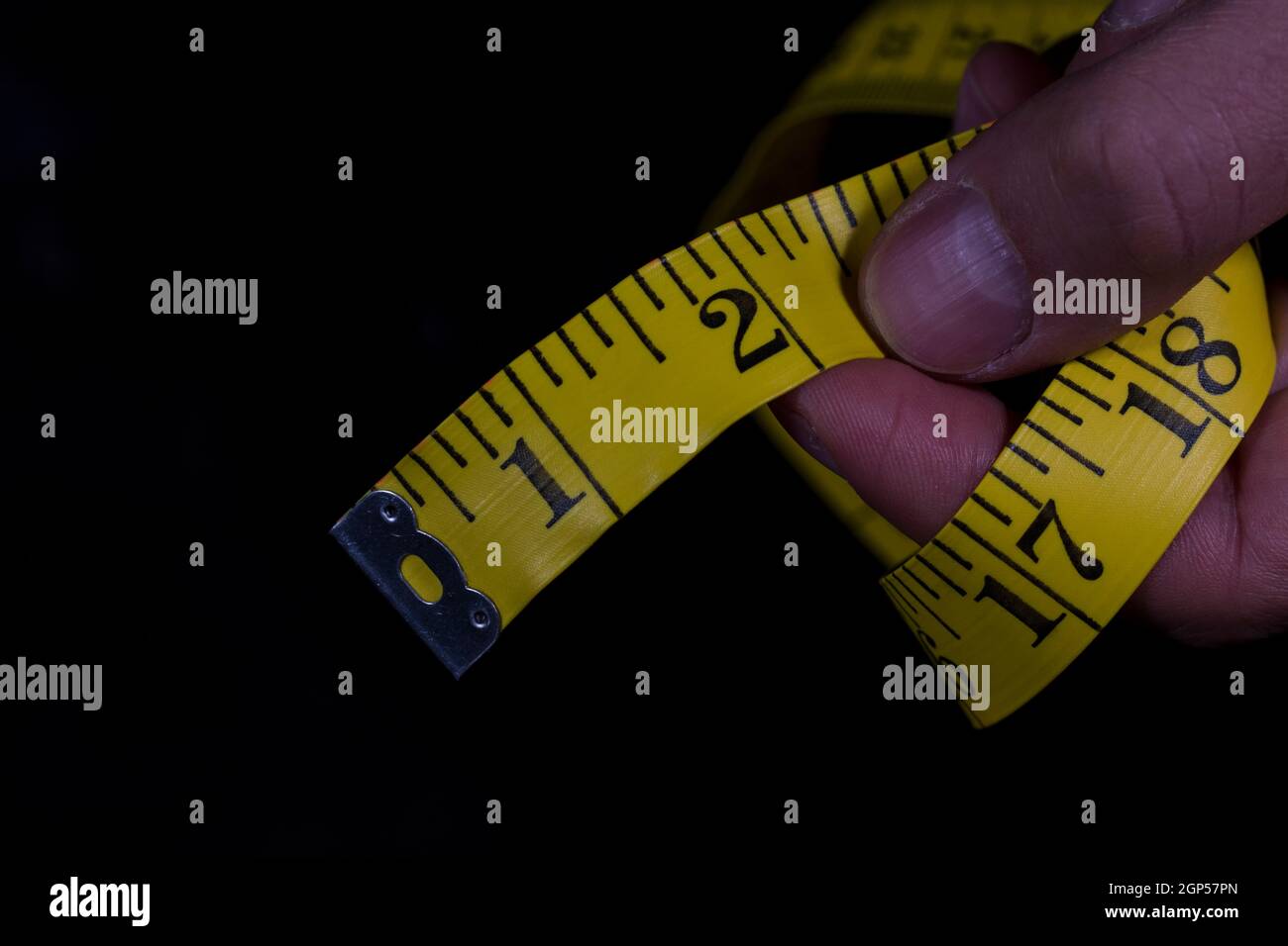 https://c8.alamy.com/comp/2GP57PN/fabric-measuring-tape-soft-tape-for-tailor-dressmaker-seamstress-measuring-ta-2GP57PN.jpg