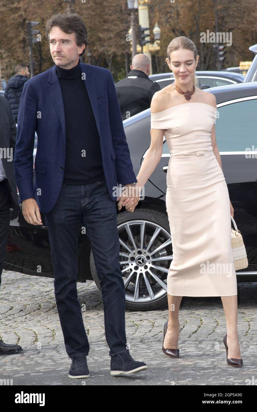 Paris France 28th Sep 2021 Natalia Vodianova And Her Husband paris-france-28th-sep-2021-natalia-vodianova-and-her-husband