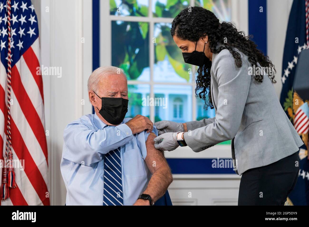 Washington, United States Of America. 27th Sep, 2021. Washington, United States of America. 27 September, 2021. U.S President Joe Biden, helps roll up his sleep as he prepares to receive a booster dose of the Pfizer BioNTech Covid-19 vaccine in the South Court Auditorium of the White House September 27, 2021 in Washington, DC The CDC is recommending Americans over 65 and frontline workers receive booster shot six months after their second dose. Credit: Adam Schultz/White House Photo/Alamy Live News Stock Photo