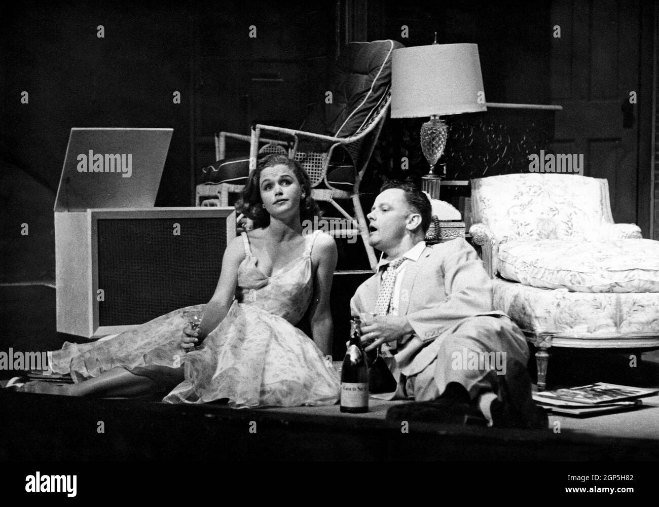 THE SEVEN YEAR ITCH, from left Lee Remick, Art Carney, on stage at The