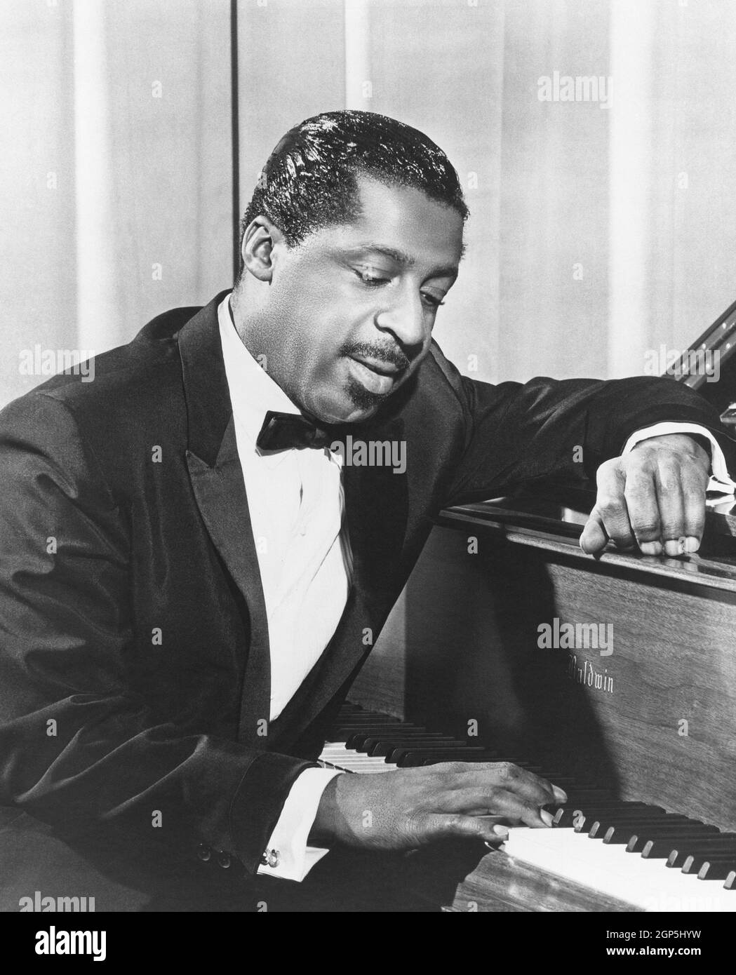 Erroll Garner, jazz pianist, sitting at the piano, circa 1950s Stock Photo  - Alamy