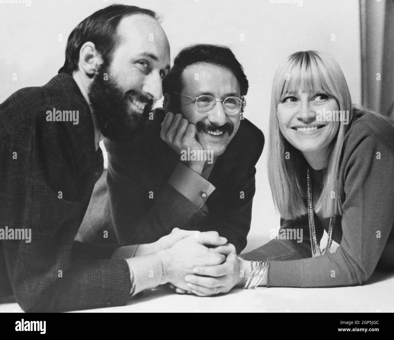 Folk group Peter, Paul and Mary, (from left: Noel Paul Stookey, Peter Yarrow, Mary Travers), circa 1965 Stock Photo