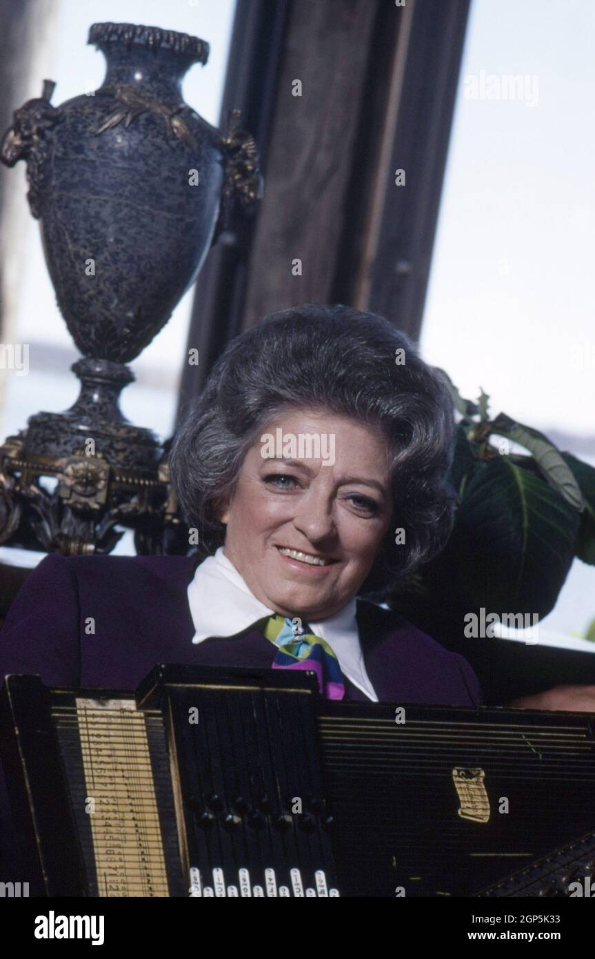 Maybelle Carter, with autoharp at her daughter's home in Hendersonville